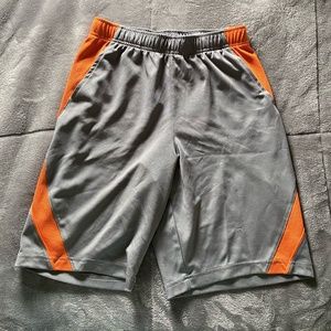Grey Athletic Shorts Size: Youth Large